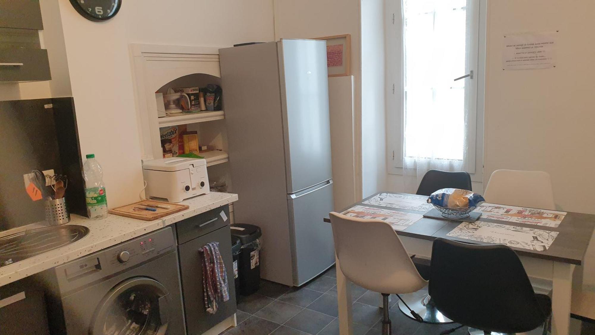 Chambres Poitiers Centre Ville - Salle De Bain, Refrigerateur, Tv Et Machine A Cafe Privatifs - Cuisine Commune - Terrasse - Hotel De Ville A 200M Eksteriør bilde