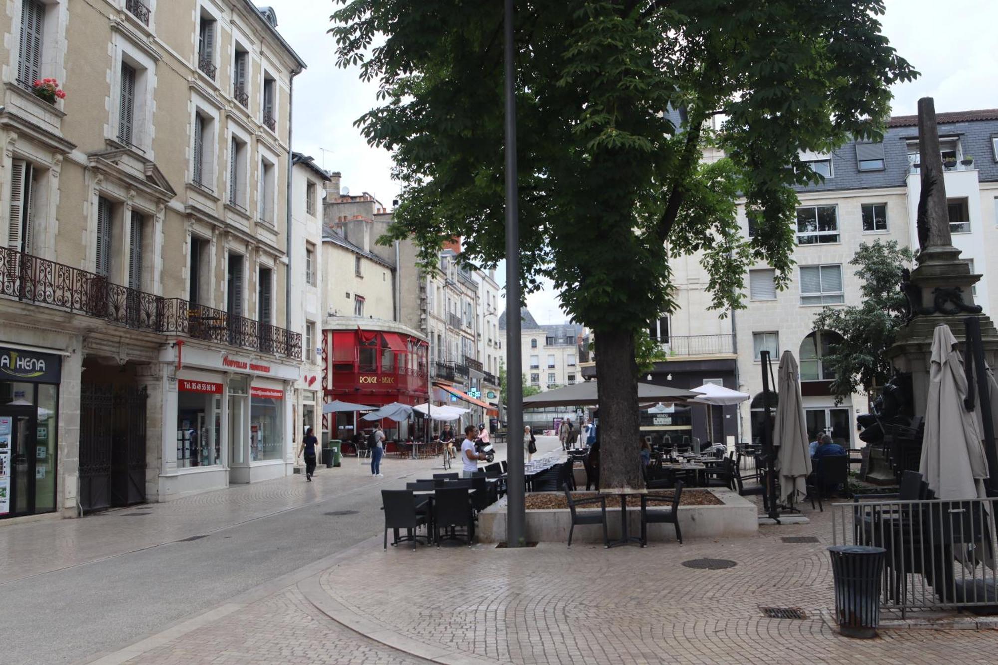 Chambres Poitiers Centre Ville - Salle De Bain, Refrigerateur, Tv Et Machine A Cafe Privatifs - Cuisine Commune - Terrasse - Hotel De Ville A 200M Eksteriør bilde