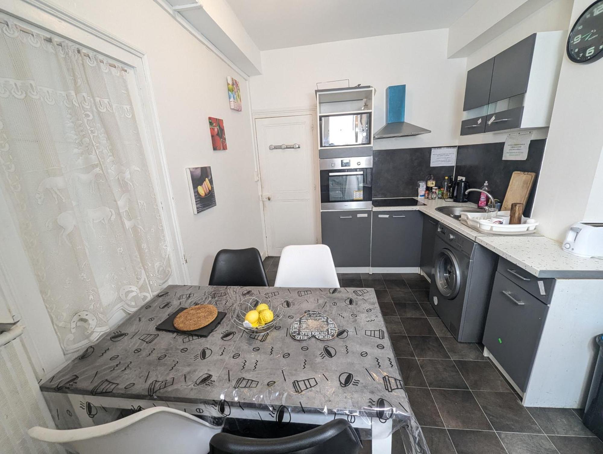 Chambres Poitiers Centre Ville - Salle De Bain, Refrigerateur, Tv Et Machine A Cafe Privatifs - Cuisine Commune - Terrasse - Hotel De Ville A 200M Eksteriør bilde