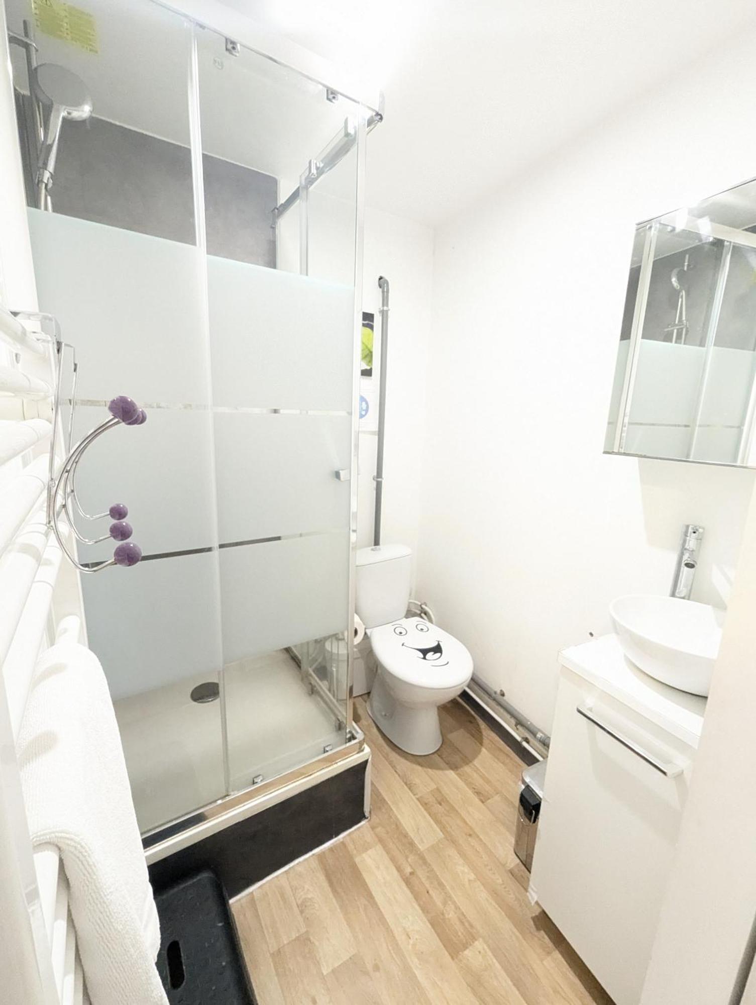Chambres Poitiers Centre Ville - Salle De Bain, Refrigerateur, Tv Et Machine A Cafe Privatifs - Cuisine Commune - Terrasse - Hotel De Ville A 200M Eksteriør bilde