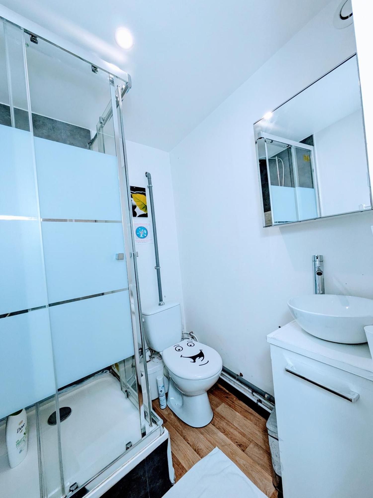 Chambres Poitiers Centre Ville - Salle De Bain, Refrigerateur, Tv Et Machine A Cafe Privatifs - Cuisine Commune - Terrasse - Hotel De Ville A 200M Eksteriør bilde